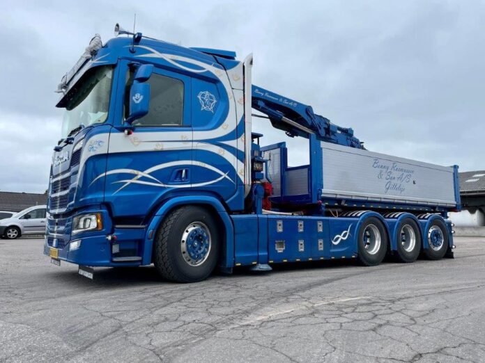 SCANIA R-SERIE HIGHLINE MOTORWAGEN MET HMF KRAAN   MORTEN RASMUSSEN CUSTOM TOOLING