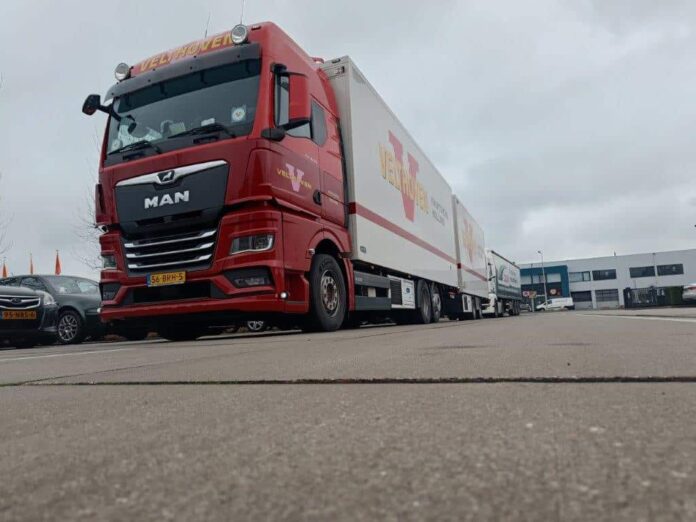 MAN  TGX GX MOTORWAGEN MET 2 ASSIGE WIPKAR   VELTHOVEN - Afbeelding 5