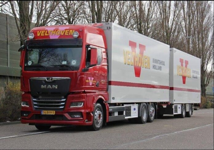 MAN  TGX GX MOTORWAGEN MET 2 ASSIGE WIPKAR   VELTHOVEN