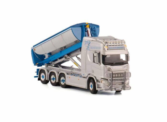 THORE MAGNUSSEN; SCANIA R HIGHLINE CR20H 8X4 RIGED DRAWBAR TRUCK WITH HOOKLIFT SYSTEM - 3 AXLE + ASPHALT CONTAINER - Afbeelding 4