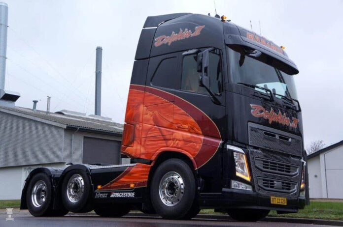 VOLVO FH 04 GLOBETROTTER XL 6X2 MET 3  ASSIGE KASTEN OPLEGGER GULDAGER  DOLPHIN 2