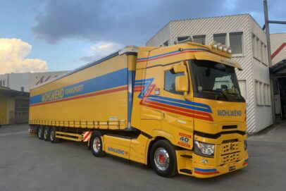 WOHLWEND; RENAULT TRUCKS T HIGH 4X2 CURTAINSIDE TRAILER - 3 AXLE