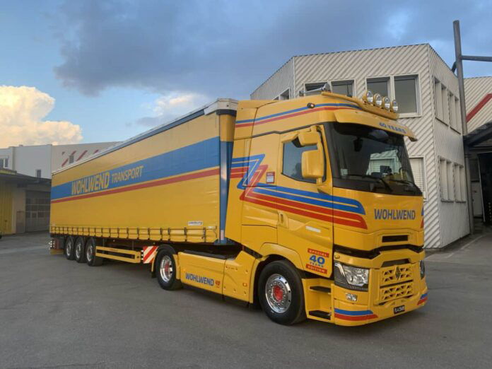 WOHLWEND; RENAULT TRUCKS T HIGH 4X2 CURTAINSIDE TRAILER - 3 AXLE