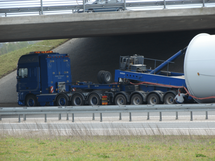 RAHBEK; DAF XF 105 SUPER SPACE CAB 8X4 MEGA WIND MILL TRAILER WITH 4 AXLE DOLLY - 7 AXLE - Afbeelding 5