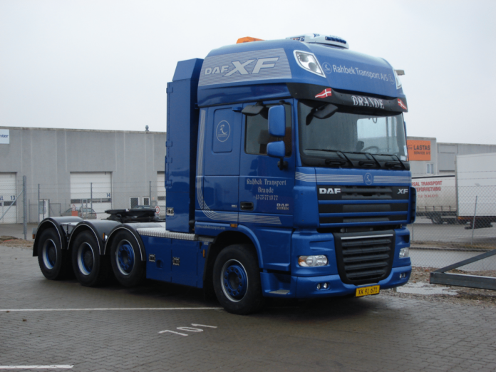 RAHBEK; DAF XF 105 SUPER SPACE CAB 8X4 MEGA WIND MILL TRAILER WITH 4 AXLE DOLLY - 7 AXLE - Afbeelding 6