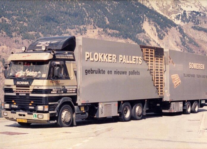 SCANIA  3 SERIE MOTORWAGEN MET 2 ASSIGE WIPKAR   PLOKKER PALLETS