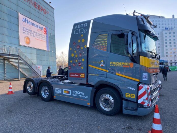 VOLVO FH 05 GLOBETROTTER 100% ELEKTRISCH  6X2 MET DIEPLADER  FRIDERICI