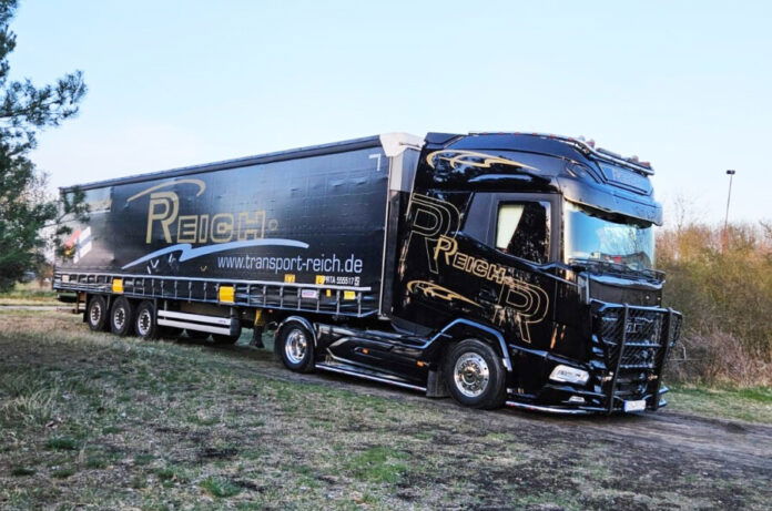 PHILIPP REICH; DAF XG+ 4X2 CURTAINSIDE TRAILER - 3 AXLE