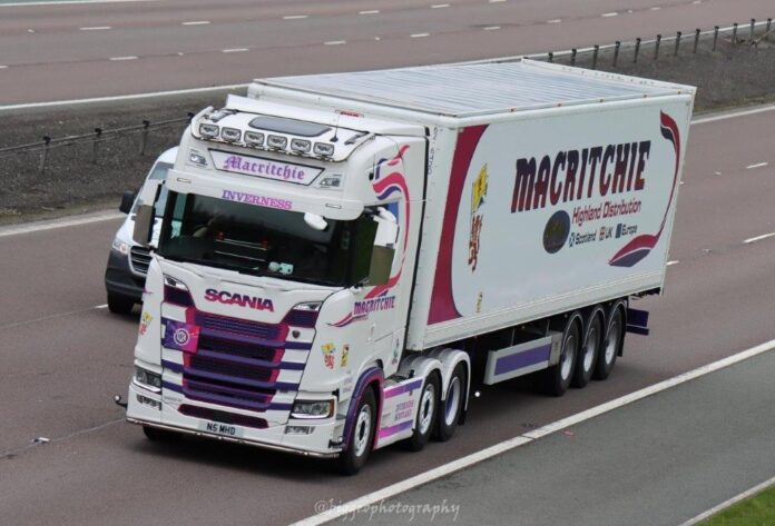 SCANIA  NEXT GEN MET 3 ASSIGE GESLOTEN OPLEGGER  MACRITCHIE