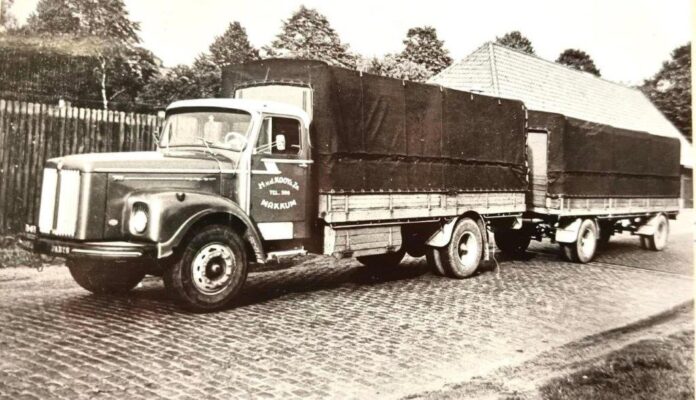 SCANIA L 76 DAGCABINE MOTORWAGEN MET 2 ASSIGE AANHANGER  KOOY TRANSPORT - Afbeelding 2