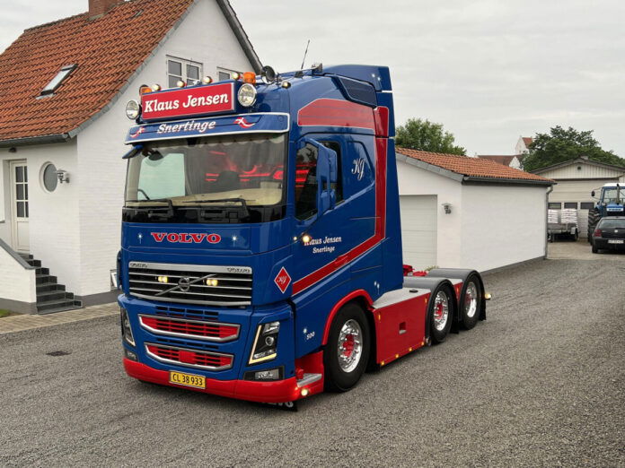 KLAUS JENSEN; VOLVO FH4 GLOBETROTTER 6X2 TWIN STEER