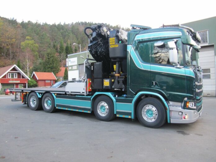 TM HANSEN; SCANIA R NORMAL CR20N RIGED FLATBED TRUCK 8X2 TAG AXLE WITH PALFINGER PK 92002 SH + JIB - Afbeelding 3