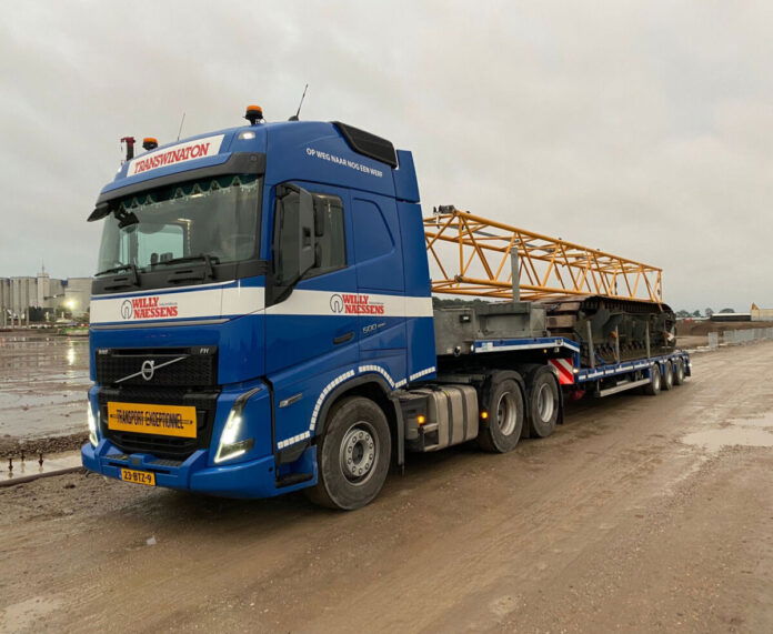 TRANSWINATON; VOLVO FH5 GLOBETROTTER 6X2 TAG AXLE SEMI LOW LOADER - 3 AXLE
