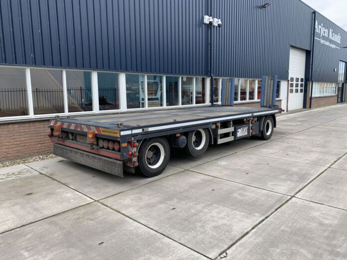 ARJEN KANDT; MERCEDES-BENZ AROCS MP5 BIG SPACE 10X4 FLAT BED DRAWBAR TRAILER - 3 AXLE WITH PALFINGER PK 165.002 TEC 7 BALLAST BOX + HITCH - Afbeelding 3