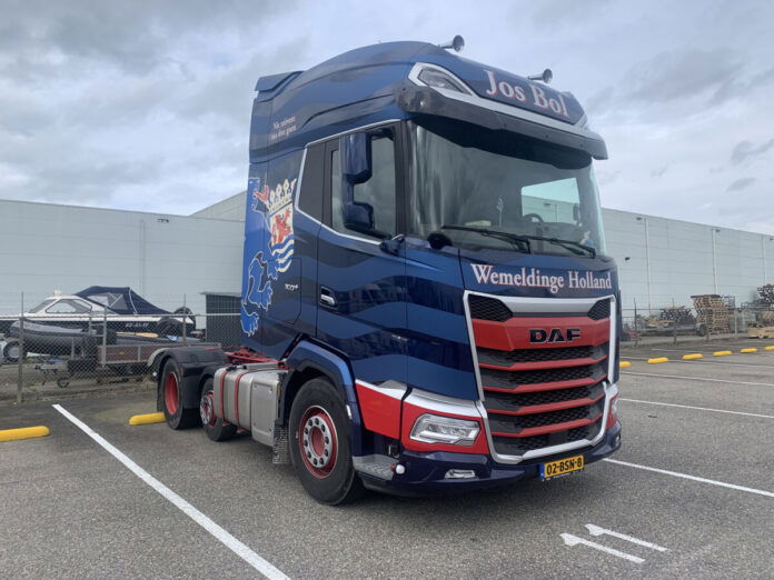 JOS BOL; DAF XG+ 6X2 MIDLIFT AXLE