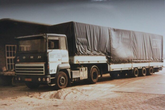 FORD TRANSCONTINENTAL MET KLASSIEKE ZWANENHALS OPLEGGER  WHT - Afbeelding 3