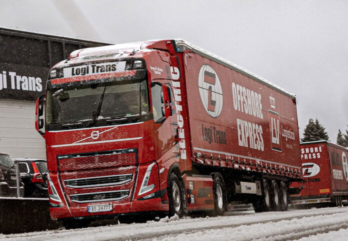 LOGI TRANS; VOLVO FH5 GLOBETROTTER ELECTRIC 4X2 CURTAINSIDE TRAILER - 3 AXLE