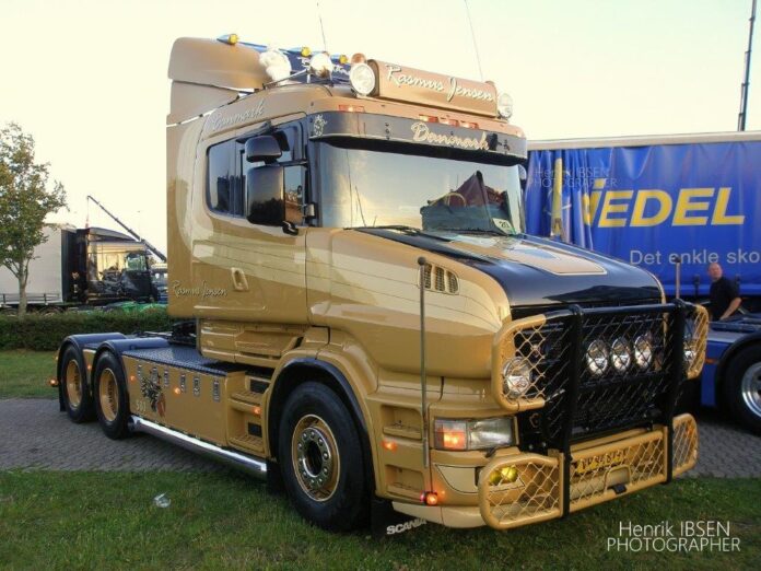 SCANIA  4 SERIE TORPEDO MET 3 ASSIGE KOELOPLEGGER  RASMUS  JENSEN