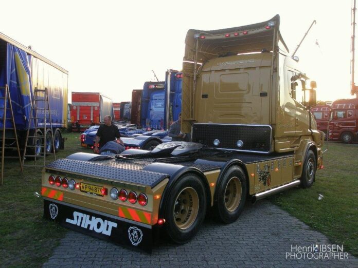 SCANIA  4 SERIE TORPEDO MET 3 ASSIGE KOELOPLEGGER  RASMUS  JENSEN - Afbeelding 2