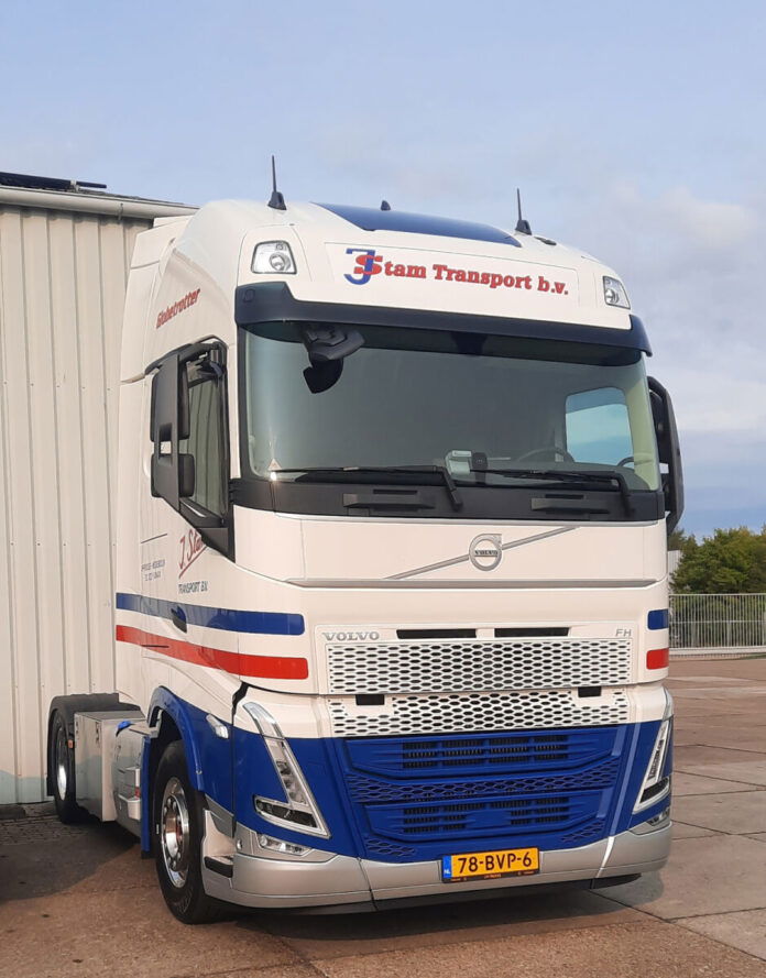 J. STAM; VOLVO FH5 GLOBETROTTER XL 4X2 REEFER TRAILER - 3 AXLE