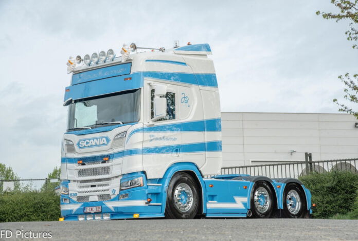Jochems; SCANIA R HIGHLINE CR20H 6X2 TWIN STEER BOX TRAILER - 3 AXLE