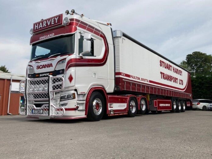 SCANIA  NEXT GEN S-HIGHLINE MET 3 ASSIGE SCHUIFZEILEN TRAILER STUART  HARVEY TRANSPORT - Afbeelding 5