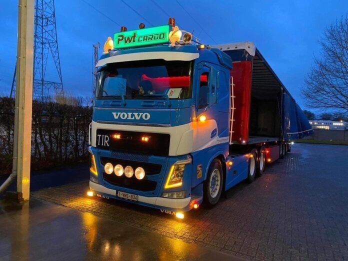 VOLVO FH 04 6X2 MET 3 ASSIGE KOELOPLEGGER  PETER WOUTERS