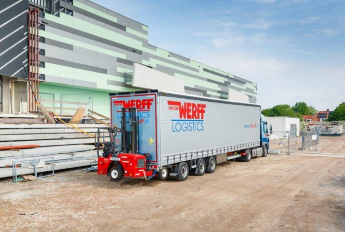 VOLVO FH 05 GLOBETROTTER 4X2 MET 3 ASSIGE SCHUIFZEILEN OPLEGGER MET MEENEEMHEFTRUCK VAN DER WERFF - Afbeelding 2