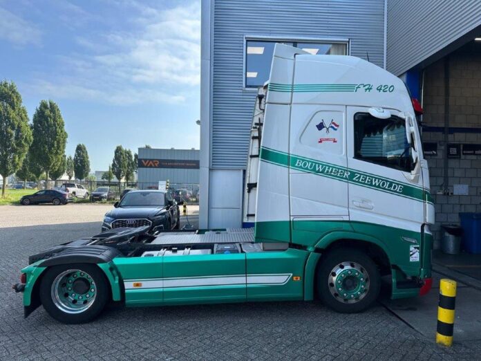 VOLVO FH 05 GLOBETROTTER XL 4X2  BOUWHEER - Afbeelding 4