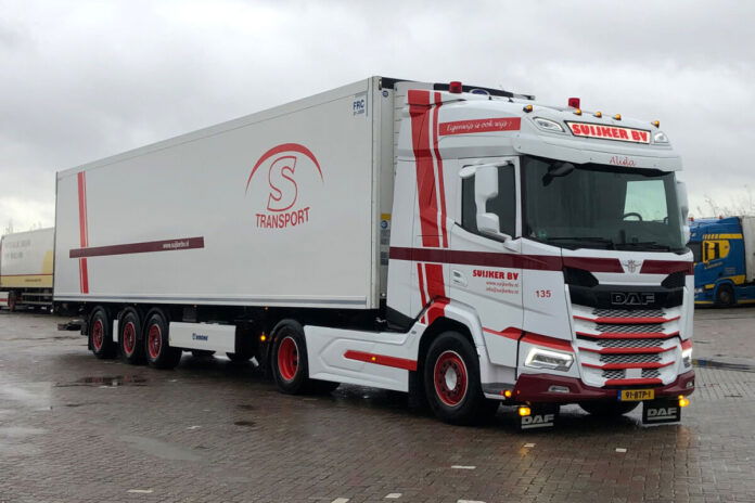 SUIJKER BV; DAF XF SH WITH SKY LIGHTS 4X2 TRIDEC REEFER TRAILER - 3 AXLE