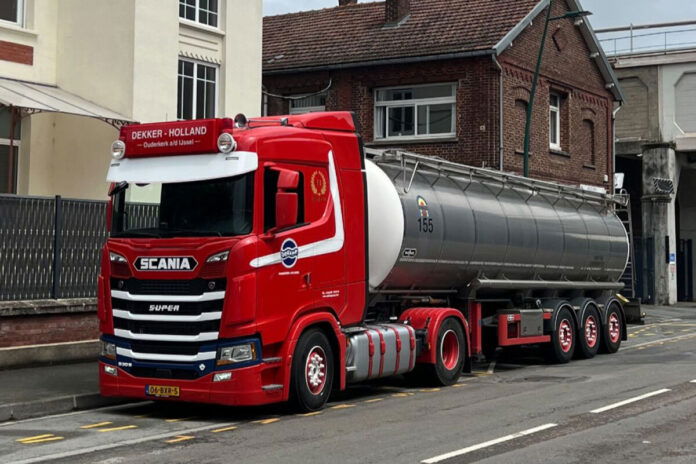 DEKKER TANKTRANSPORT BV; SCANIA S NORMAL CS20N 4X2 TANK TRAILER - 3 AXLE