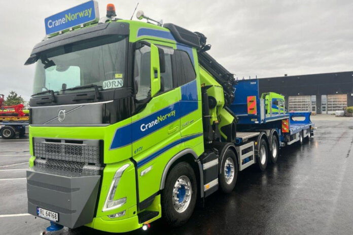 CRANE NORWAY; VOLVO FH5 SLEEPER CAB 8X4 WITH PALFINGER PK 92002 SH + JIB
