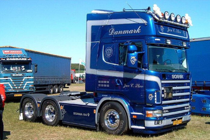 Jan C Skov; SCANIA 4 SERIES TOPLINE 6X2 | WSI Models