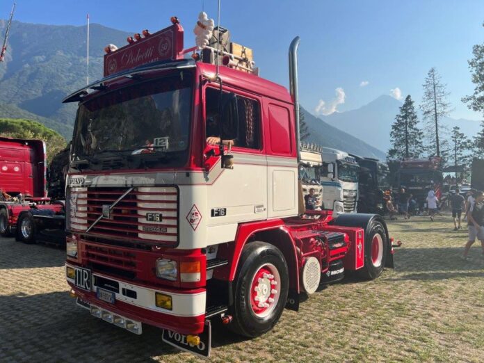 VOLVO F 12  4X2 DOLCETT