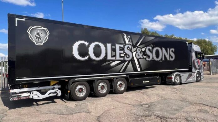 SCANIA  NEXT GEN S-SERIE HIGHLINE MET 3 ASSIGE GESLOTEN OPLEGGER COLES & SONS - Afbeelding 7
