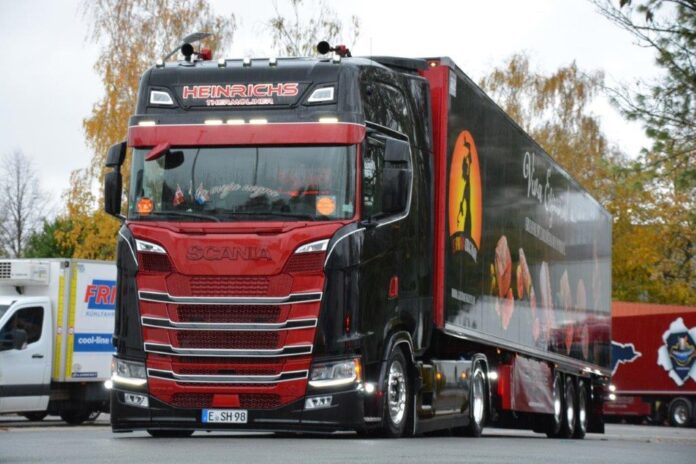 SCANIA  NEXT GEN S 770 4X2 TREKKER MET 3 ASSIGE KOELOPLEGGER  HEINRICHS