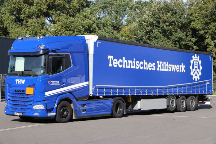 THW GERMANY; DAF XG+ 4X2 CURTAINSIDE TRAILER - 3 AXLE