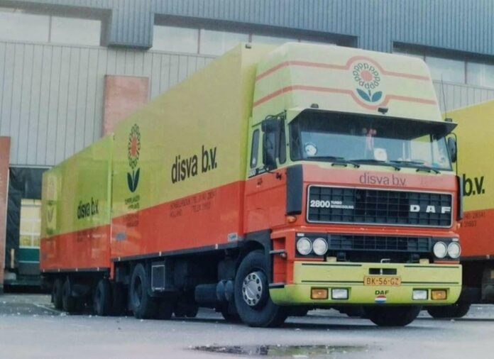 DAF 2800  TOPSLEEPER MOTORWAGEN MET 3 ASSIGE AANHANGER  DISWA BLOEMEN EN GROENTEN