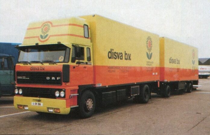 DAF 2800  TOPSLEEPER MOTORWAGEN MET 3 ASSIGE AANHANGER  DISWA BLOEMEN EN GROENTEN - Afbeelding 2