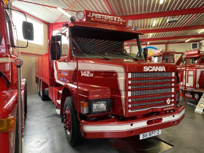 SCANIA 142 TORPEDO MOTORWAGEN MET RESIN LAADBAK   PEETERS