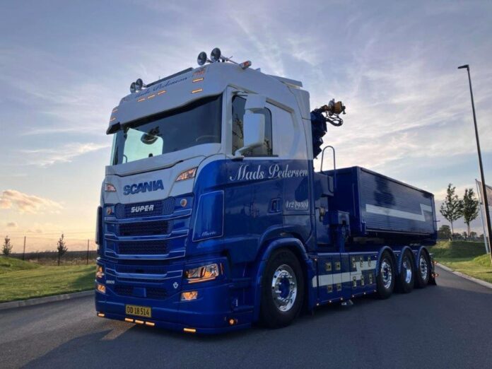 SCANIA  NEXT GEN 660S-V8 MET HNF KRAAN EN OPEN BAK  MADS PEDERSEN - Afbeelding 4