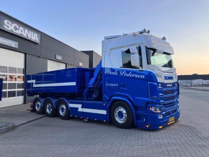 SCANIA  NEXT GEN 660S-V8 MET HNF KRAAN EN OPEN BAK  MADS PEDERSEN - Afbeelding 3