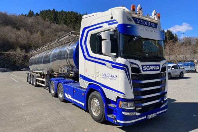 MYDLAND; SCANIA S HIGHLINE CS20H 6X4 TANK TRAILER - 3 AXLE