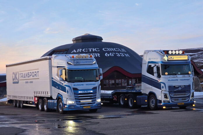 DKJ TRANSPORT; VOLVO FH4 GLOBETROTTER XL 6X2 TAG AXLE SEMI WITH CURTAIN - 3 AXLEDKJ TRANSPORT; VOLVO FH4 GLOBETROTTER XL 6X2 TAG AXLE SEMI WITH CURTAIN - 3 AXLE - Afbeelding 5