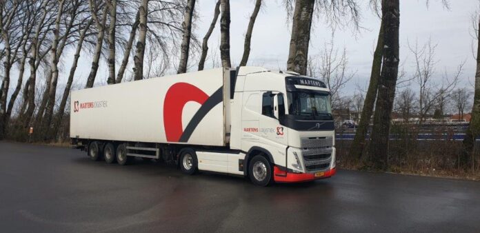 VOLVO FH05 4X2 MET 3 ASSIGE KOELOPLEGGER  MARTENS  LOGISTIEK - Afbeelding 3