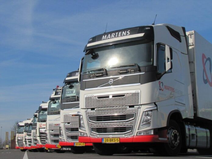 VOLVO FH05 4X2 MET 3 ASSIGE KOELOPLEGGER  MARTENS  LOGISTIEK - Afbeelding 4