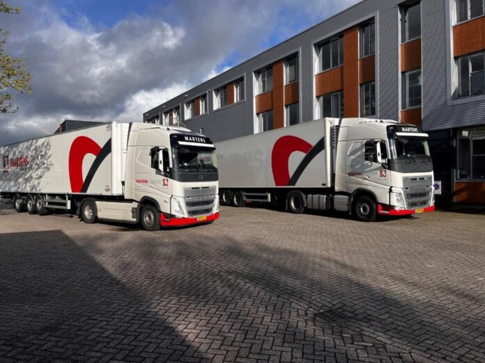 VOLVO FH05 4X2 MET 3 ASSIGE KOELOPLEGGER  MARTENS  LOGISTIEK - Afbeelding 2