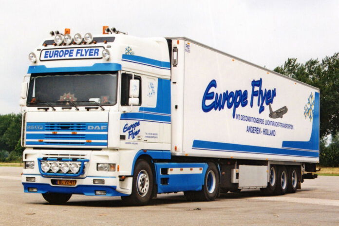 EUROPE FLYER; DAF 95XF SUPER SPACE CAB 4X2 REEFER TRAILER - 3 AXLE