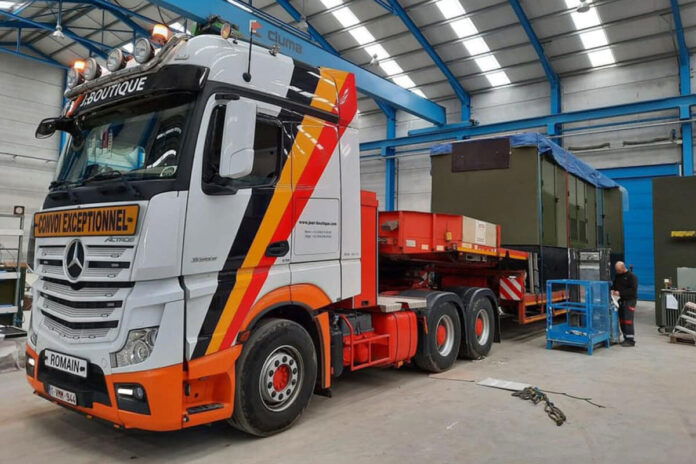 J. BOUTIQUE S.A.; MERCEDES-BENZ ACTROS BIG SPACE 6X4 MANOOVR - 5 AXLE - Afbeelding 4