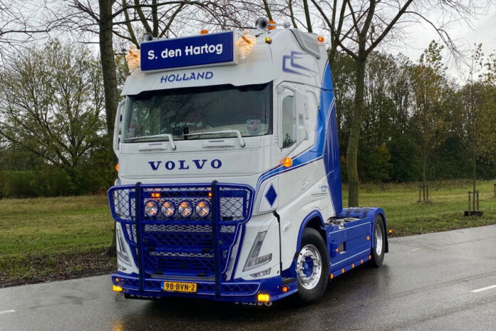 H. den Hartog; VOLVO FH5 GLOBETROTTER XL | WSI Models